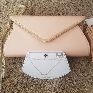 Light pink purse with gift